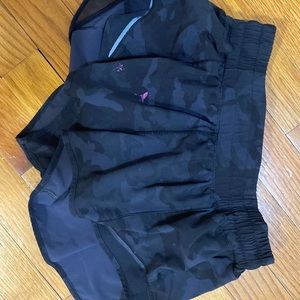 lululemon black camo hotty hots!